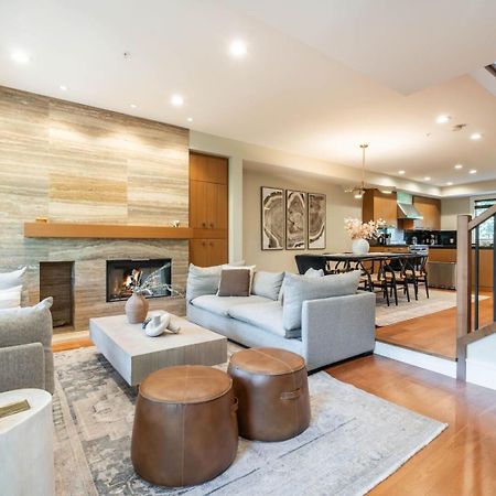 Fitzsimmons Walk By Outpost Whistler Villa Exterior photo