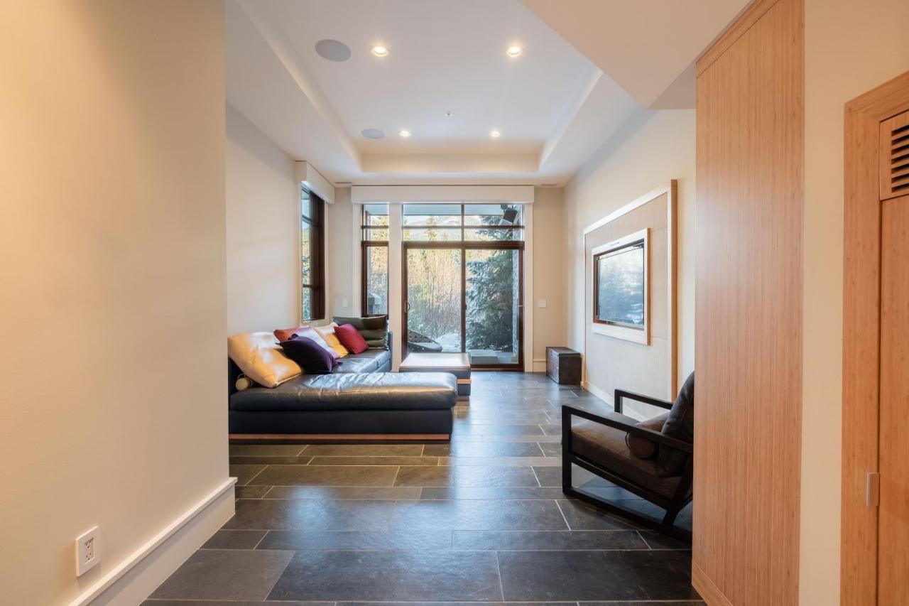 Fitzsimmons Walk By Outpost Whistler Villa Exterior photo