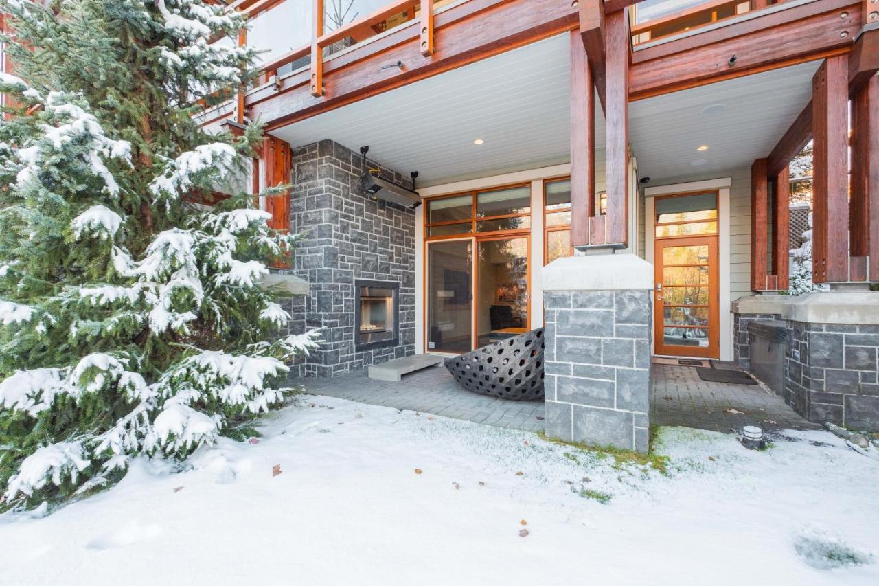 Fitzsimmons Walk By Outpost Whistler Villa Exterior photo