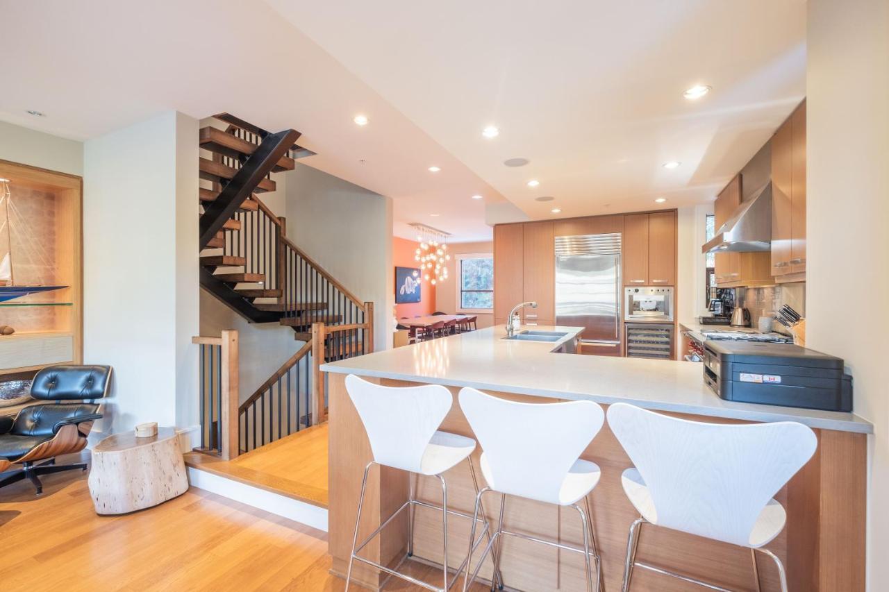 Fitzsimmons Walk By Outpost Whistler Villa Exterior photo