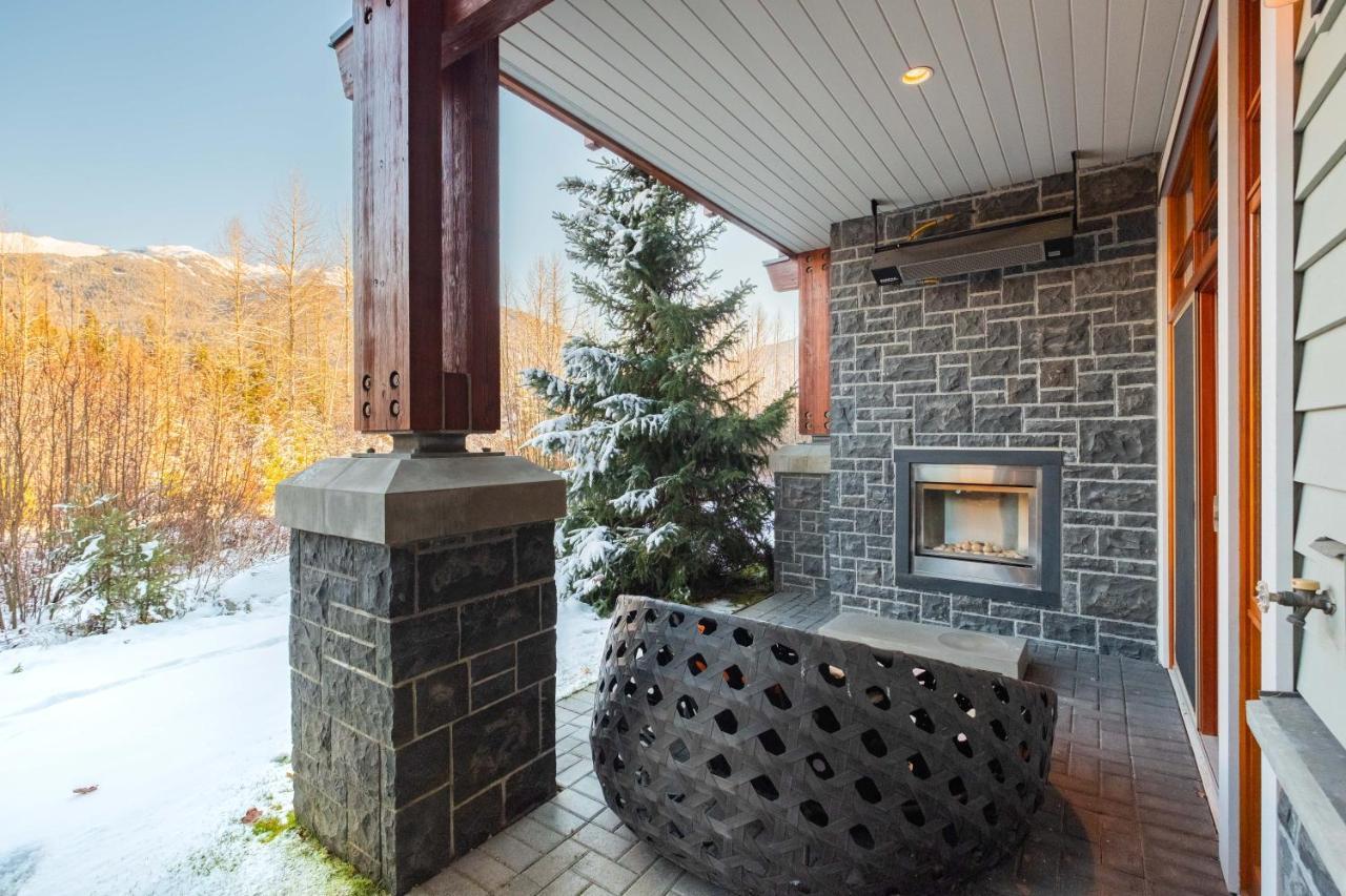 Fitzsimmons Walk By Outpost Whistler Villa Exterior photo