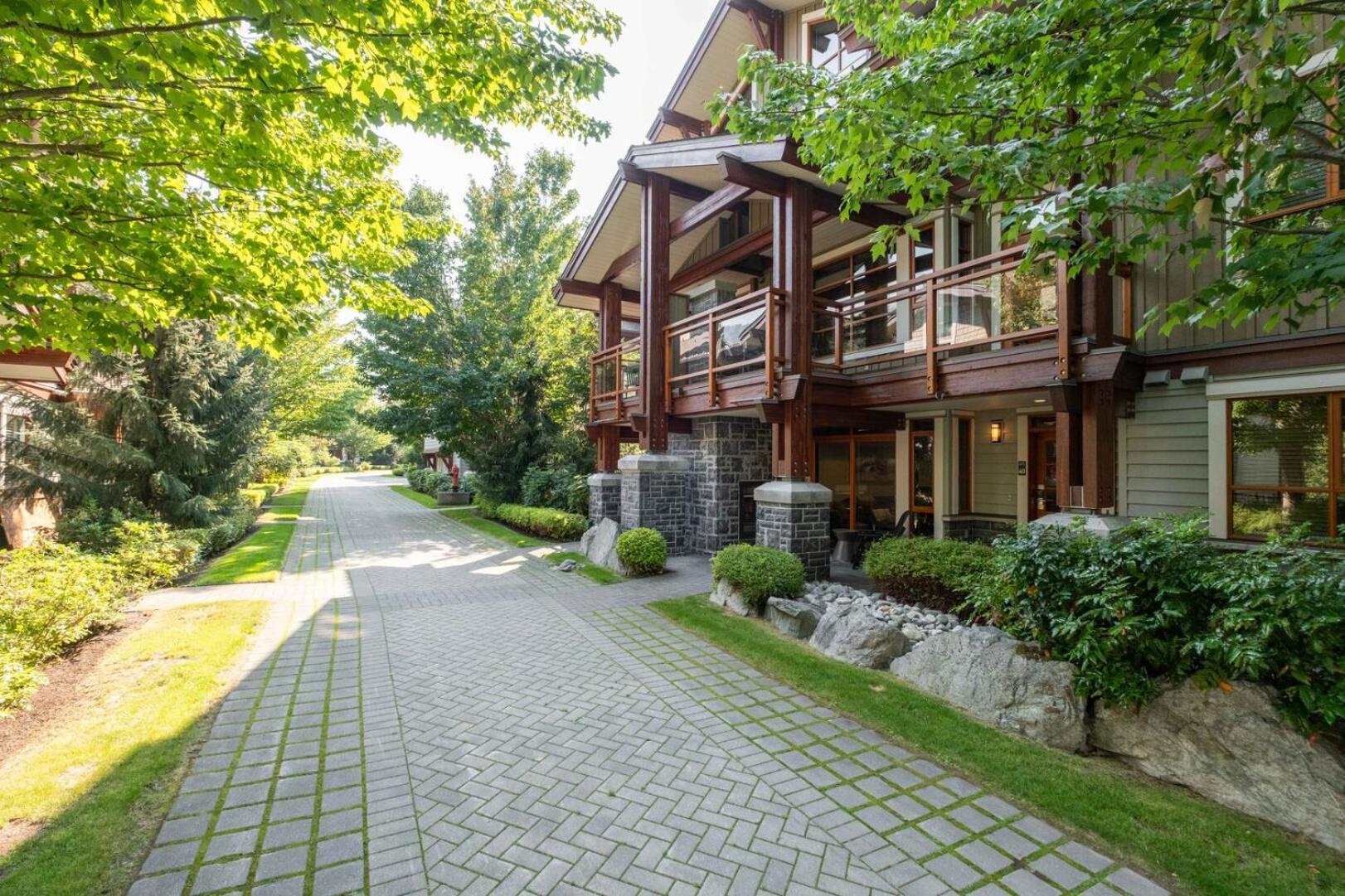 Fitzsimmons Walk By Outpost Whistler Villa Exterior photo