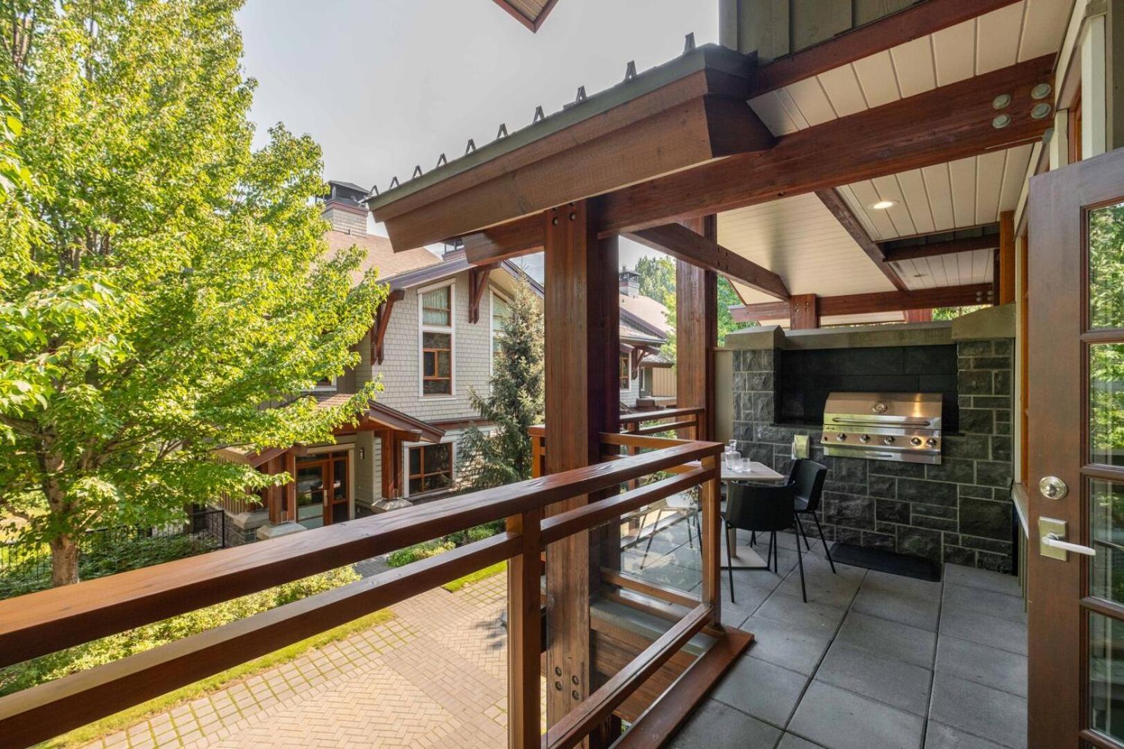 Fitzsimmons Walk By Outpost Whistler Villa Exterior photo