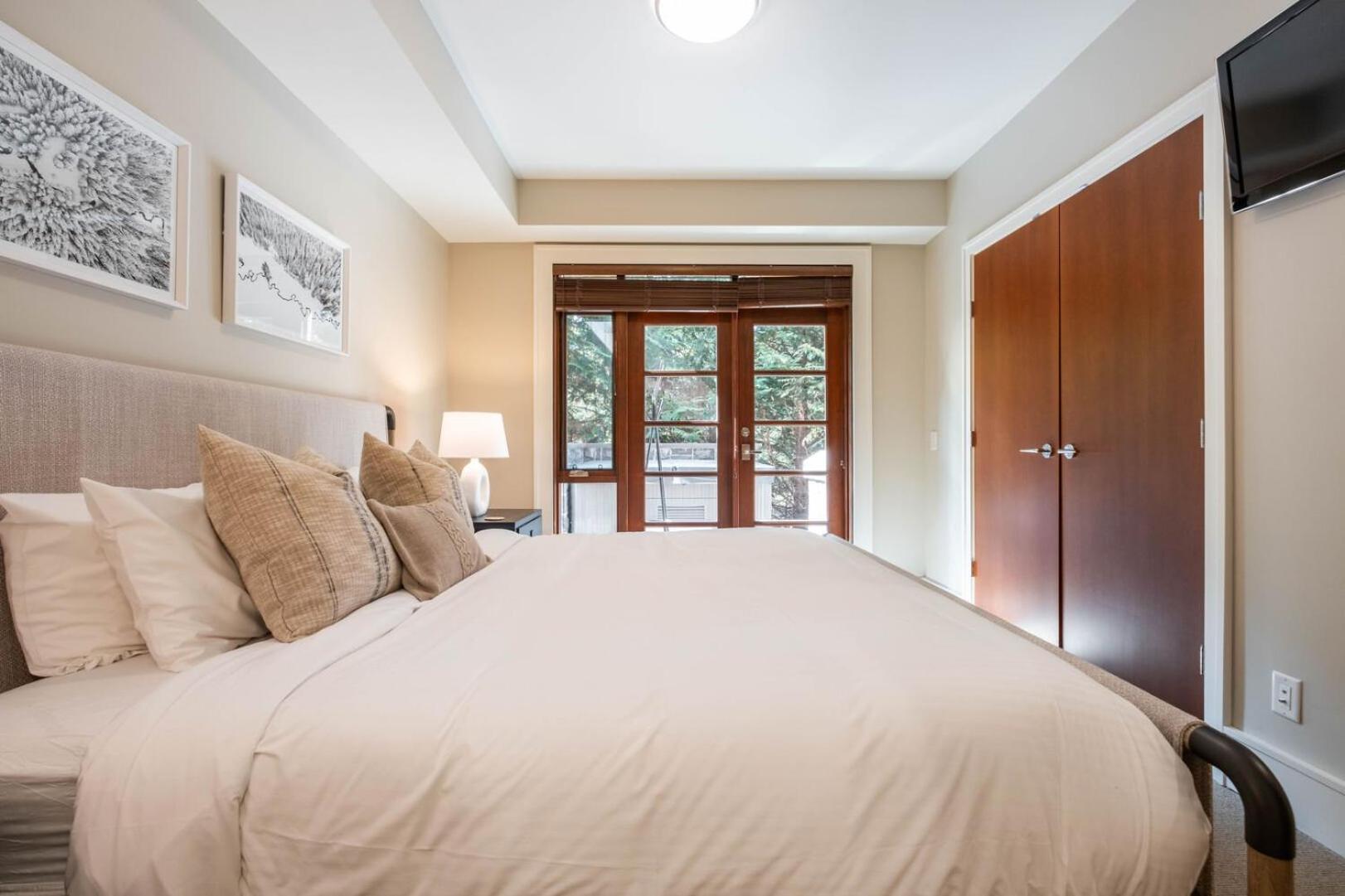 Fitzsimmons Walk By Outpost Whistler Villa Exterior photo