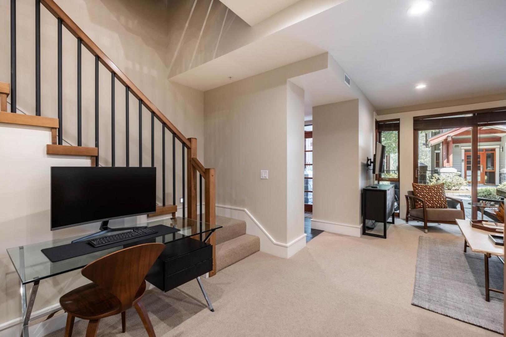 Fitzsimmons Walk By Outpost Whistler Villa Exterior photo